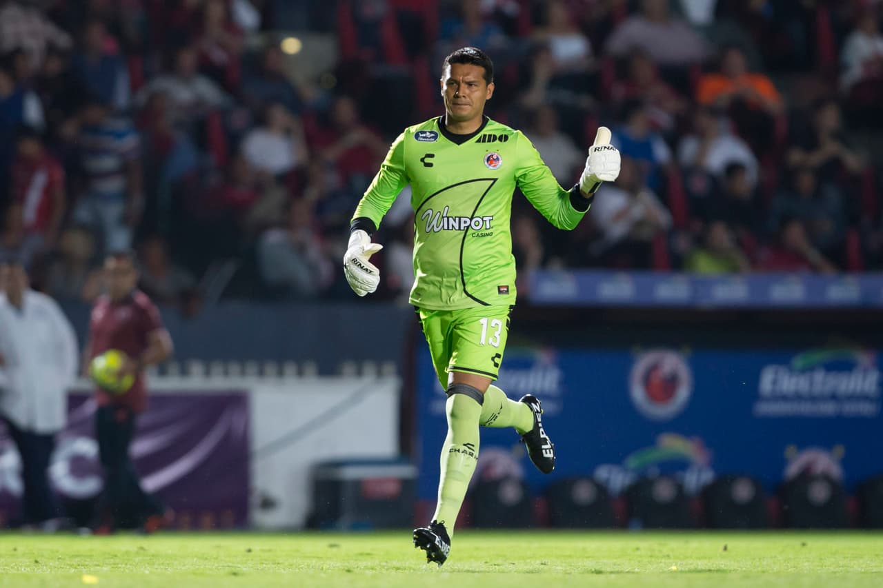 Melitón Hernández fue quien reemplazó al portero sudamericano.