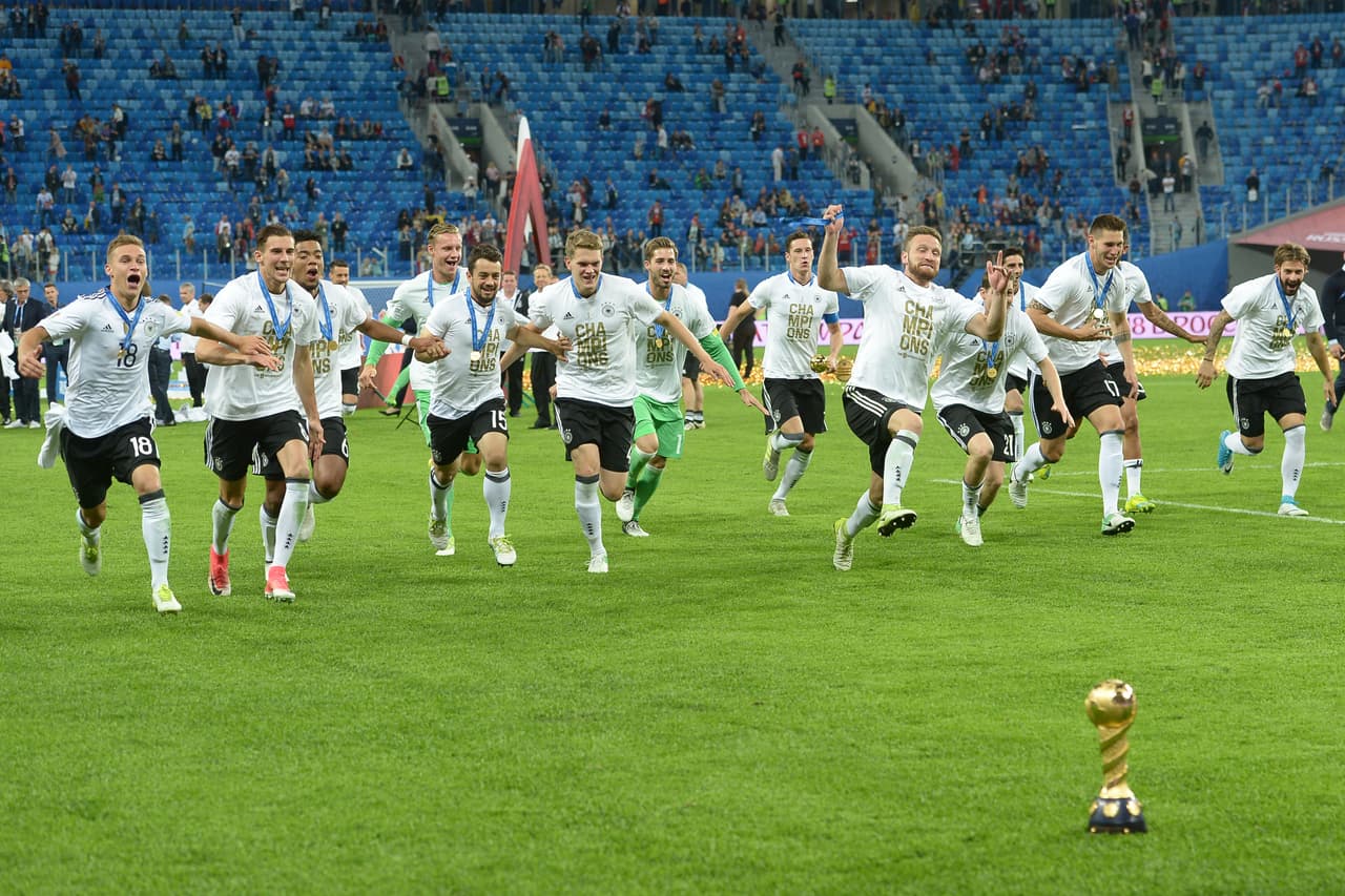 Photo during celebration after the match Chile vs Germany, Corresponding to the Great Final of the FIFA Confederations Cup Russia 2017, at Krestovski St Petersburg Stadium. Foto durante la celebracionn despues del partido Chile vs Alemania, Correspondiente a la Gran Final de la Copa FIFA confederaciones Rusia 2017, en el Estadio Krestovski San Petesburgo, en la foto: Jugadores de Alemania Campeones 2017 levantan el trofeo de campeon 02/07/2017/MEXSPORT/Isaac Ortiz.
