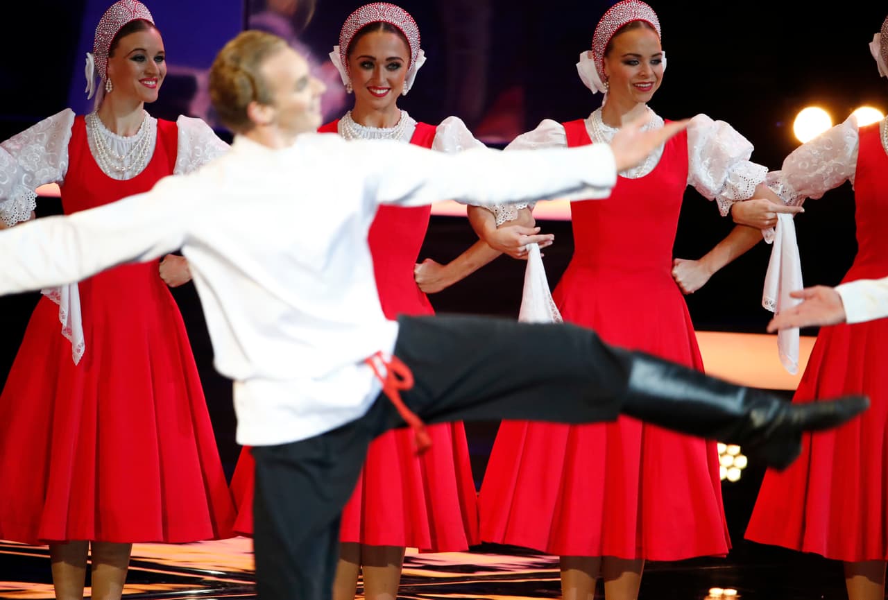 El ballet de Igor Moiseyev fue una muestra de cómo el espectáculo y la tradición se pueden dar encuentro en medio de una cita mundialista.