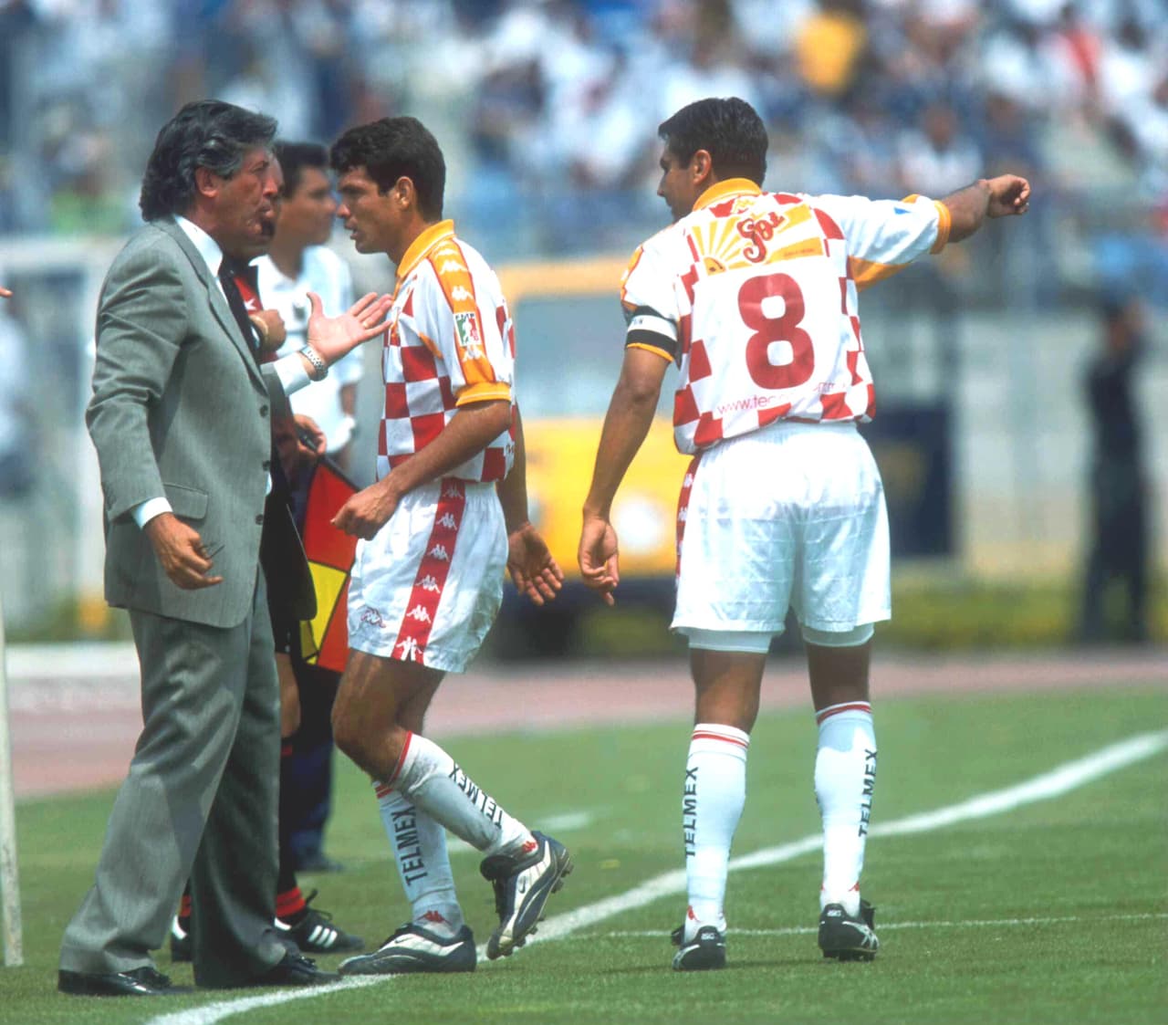 Además de ser toda una institución del comentario deportivo, el señor Rafa Puente dirigió a Tecos de la UAG y a Tuzos del Pachuca en la Liga MX.