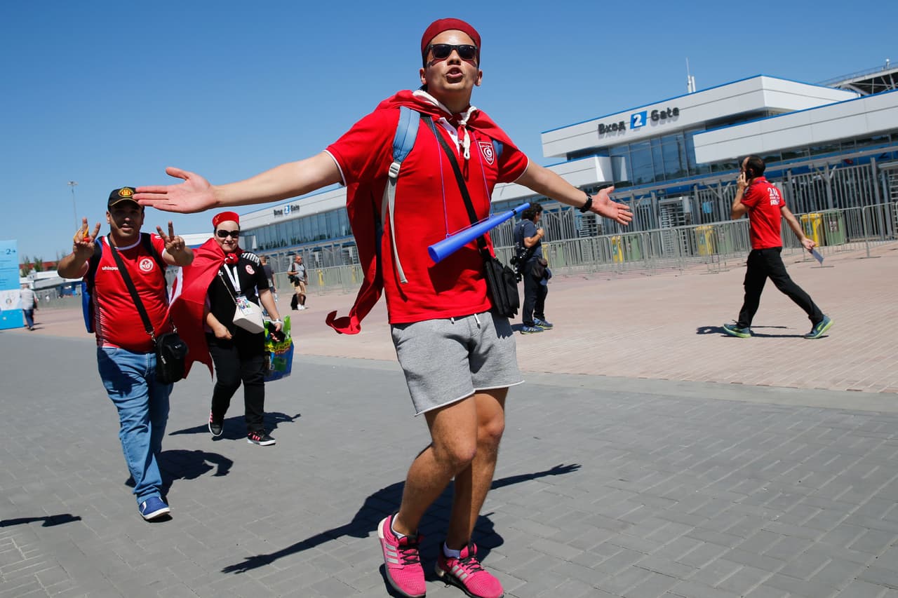 Aficionados tanto tunecinos como ingleses acudiendo al llamado de sus selecciones en el debut mundialista para ambas. No cabe duda que estaban empezando a pasarla muy bien en Volgograd.