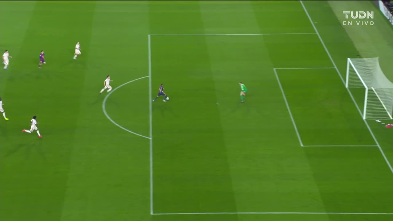 ¡¡Gool del Barcelona!! Raphinha queda mano a mano con Neuer y no perdona