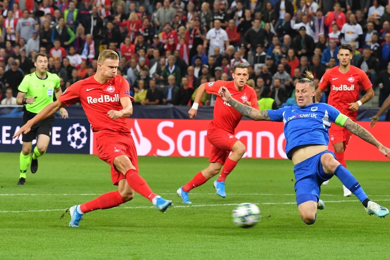 Salzburg 6-2 Genk. Noche soñada para Haland que hizo hat-trick, Hwang Hee-Chan, Szoboszlai y Ulmer también marcaron.