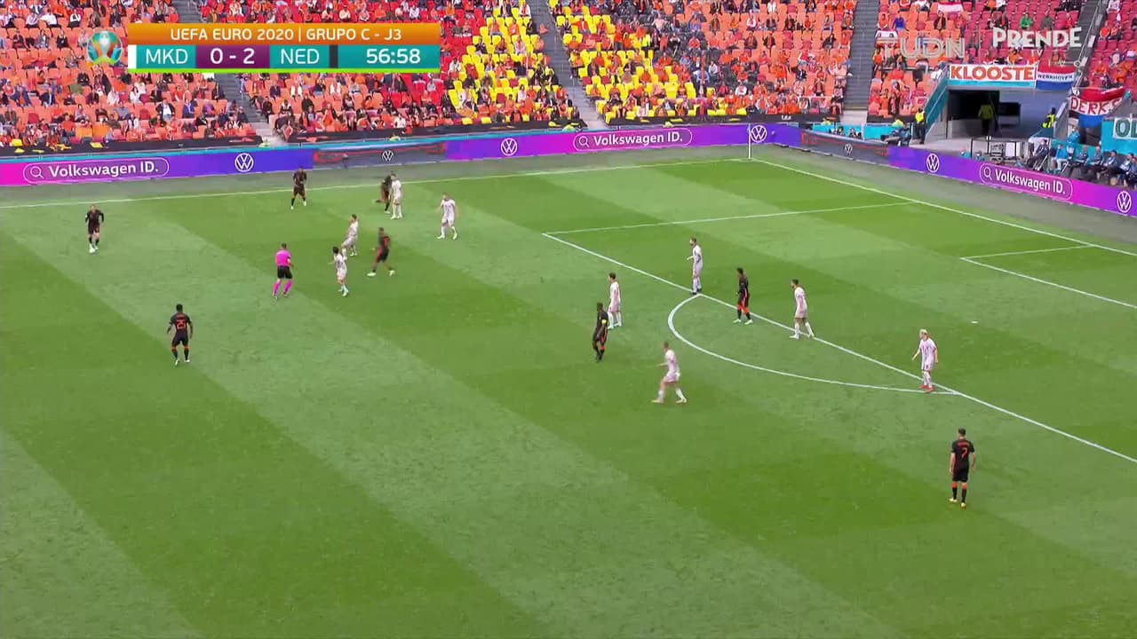 ¡TIRO ATAJADO! disparo por Memphis Depay.