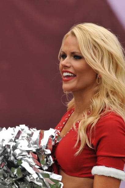 La propia Ashlee se describe en cinco palabras: Trabajadora, determinada, entusiasta, apasionada y líder. Nosotros le agregamos una más: ¡Hermosa! 