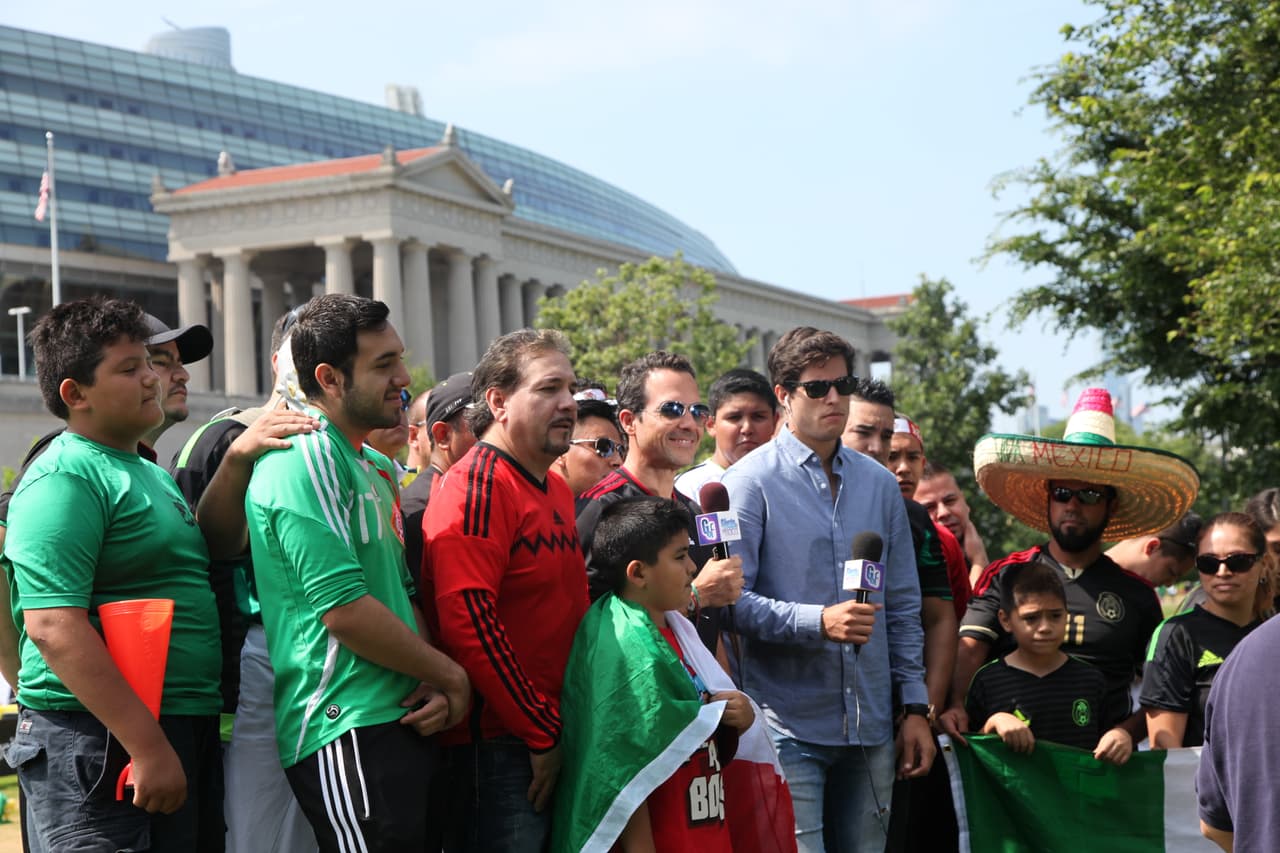Carlos Calderón, de El Gordo y la Flaca, Danilo Correa, los chicos de Montéz de Durango y nuestro querido Mariachico sacaron su pasión futbolera y armaron una porra para la selección mexicana. Ellos al igual que muchos fans mostraron su apoyo al Tri.