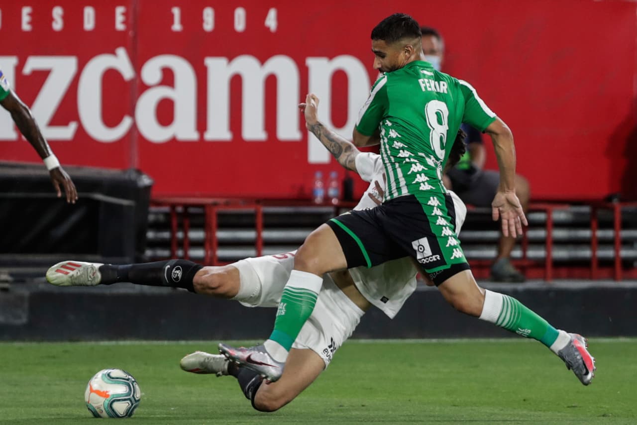 Con goles de Lucas Ocampo y Fernando, el Sevilla tiene el regrso soñado al derrotar 2-0 al Real Betis en el Derbi de Sevilla.