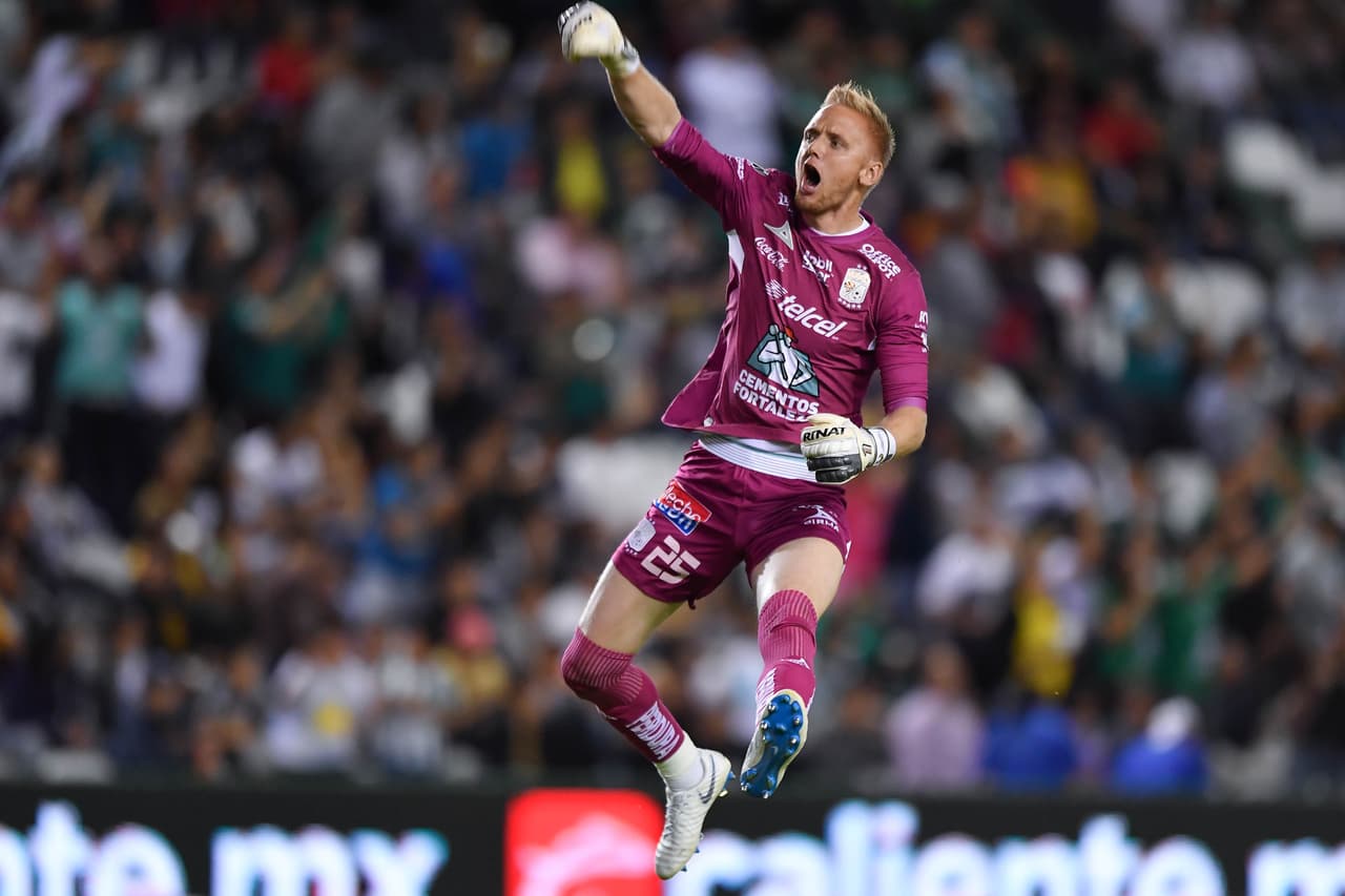 Con un partido emotivo y de opciones para ambos como antesala, y como colofón una gran tanda de penaltis, León eliminó a Pumas de la Copa MX y se mete a semis para medirse al Cruz Azul.