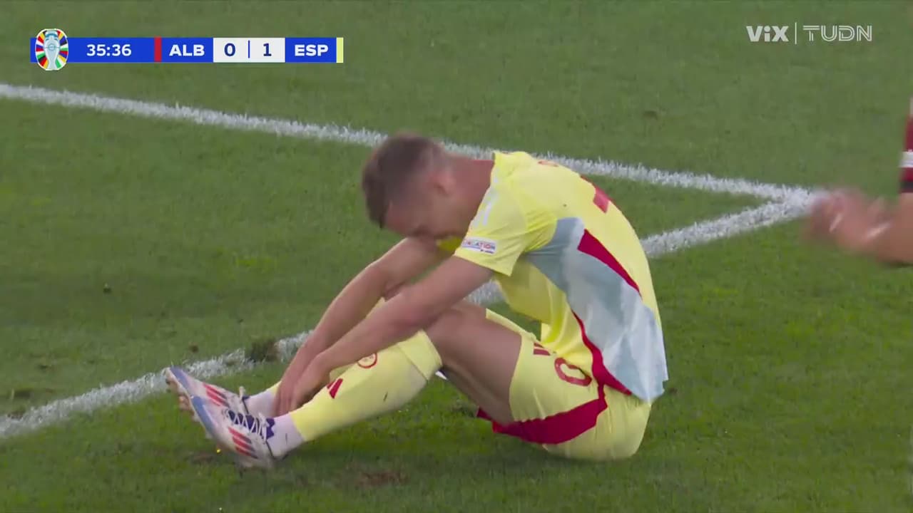 ¡No pudo rematar frente a portería! Olmo le pega al balón que fue tapado