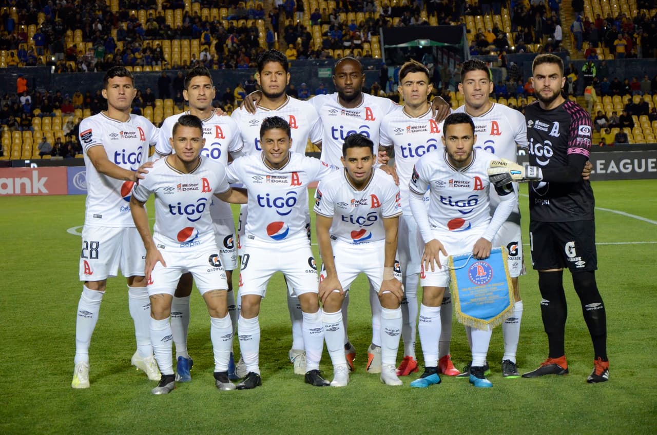 ¡Como héroes! El Salvador recibe cálidamente al Alianza FC