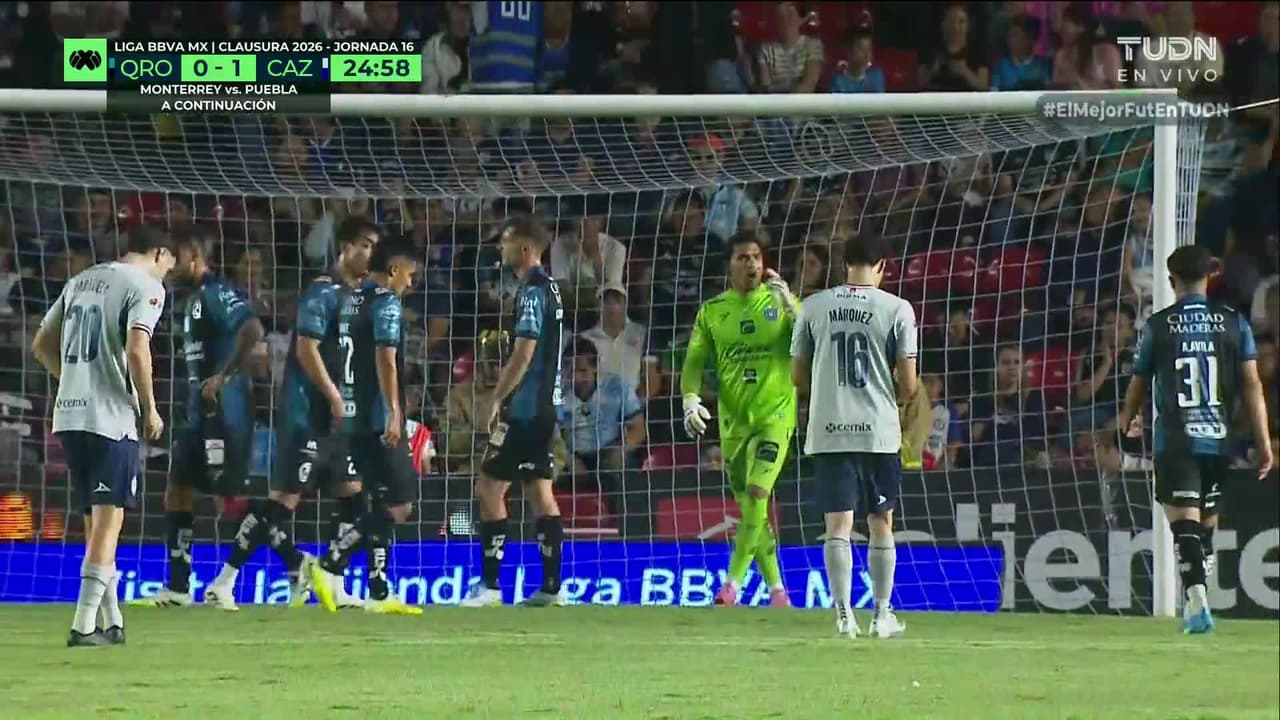 ¡TIRO ATAJADO! disparo por Gabriel Fernández.