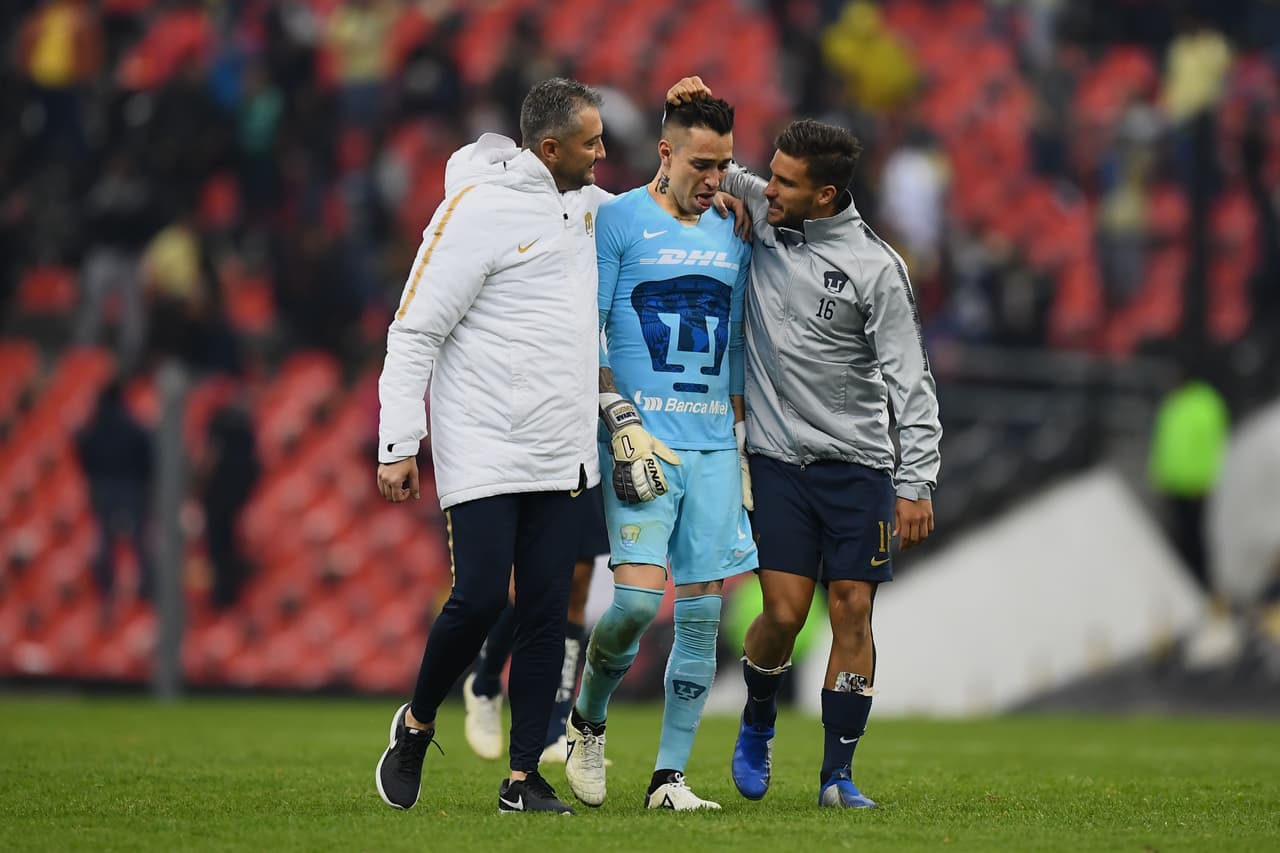 Alfredo Saldívar recibió abucheos por parte de los aficionados de Pumas debido a sus graves errores.