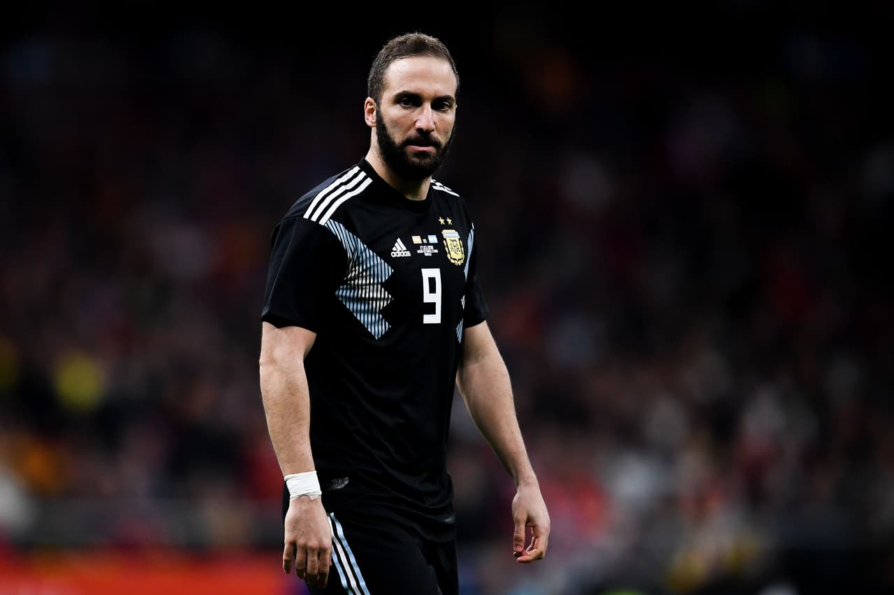 Gonzalo Higuaín - El delantero estará en la próxima Copa del Mundo con Argentina, aunque pudo haber participado –no solo en este– con Francia al nacer en Brest cuando su padre jugaba allí.