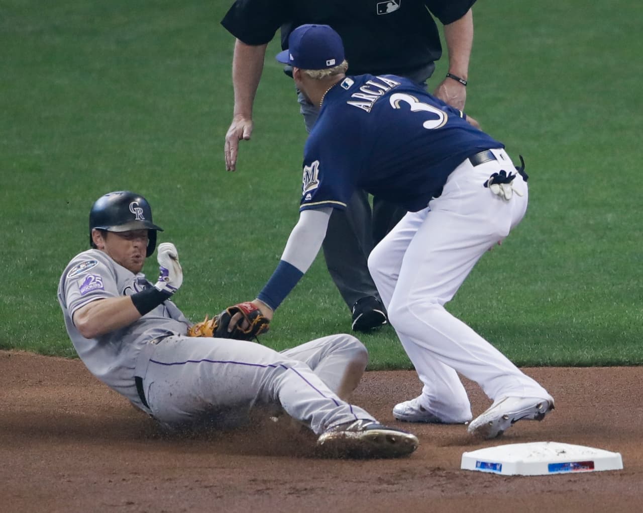 Y LeMahieu salió al robo pero fue en el tiro del receptor Manny Piña para el parador en corto Orlando Arcia, cayó del 2 al 6.