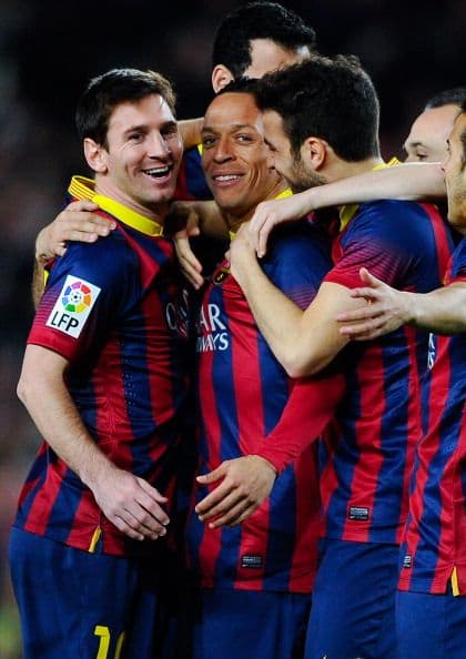 habían dudas del juego del Barcelona en sus últimos partidos, pero ante Villarreal los blaugranas desplegaron lo mejor de su fútbol, con lujos y una goleada de media docena. Adriano hizo el primero en jugada individual.