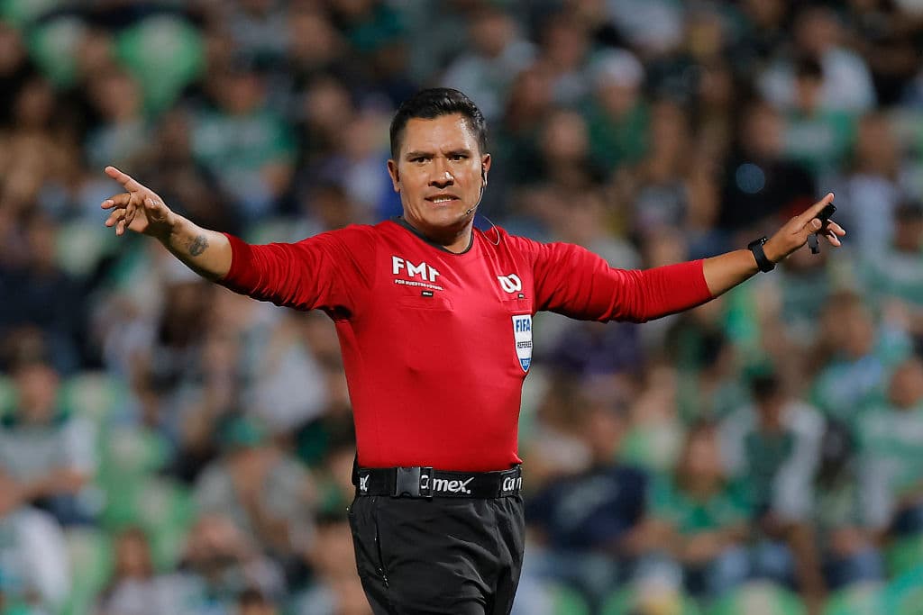 Fernando 'El Cantante' Guerrero se retira del arbitraje