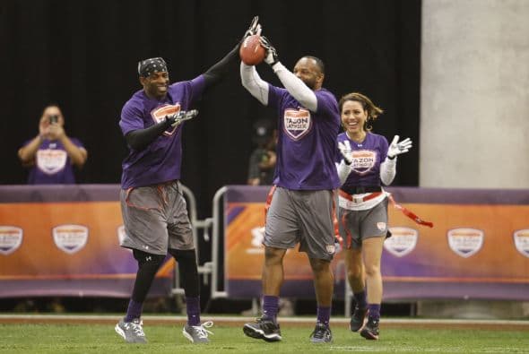 La Conferencia Nacional se impuso a la Conferencia Americana en el Tazón Latino IX y Hristo Stoichkov, para sorpresa de todos, fue reconocido como el MVP del juego, disfruta aquí de las mejores imágenes (Foto: Mario Castillo).