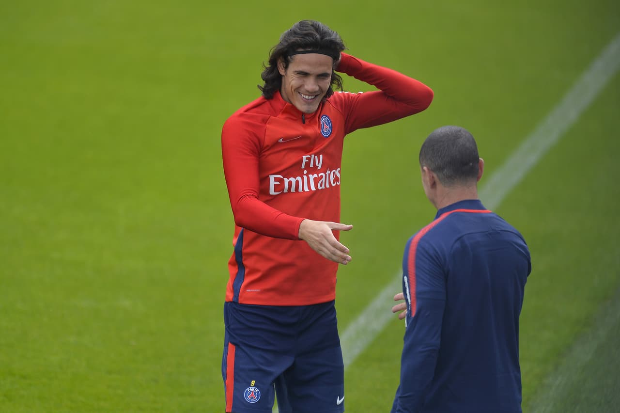 En el ataque, si llega Mbappe, estarían Neymar, el uruguayo Edinson Cavani y el francés, sin contar en esa posición con otro crack como Ángel Di María.