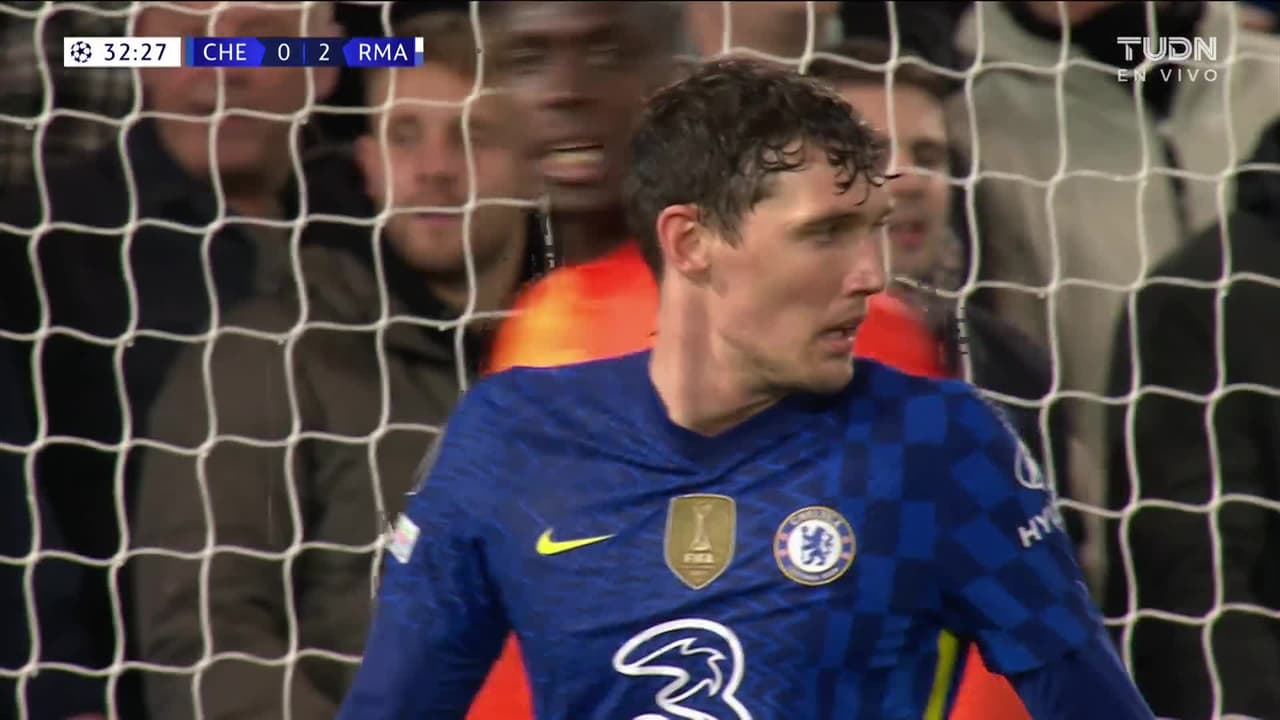 ¡TIRO ATAJADO! disparo por Daniel Carvajal.