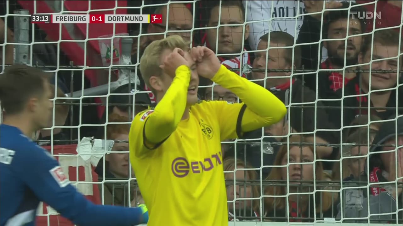 ¡Ay Julian Brandt! Tenía todo para un golazo de cabeza y la mandó por arriba