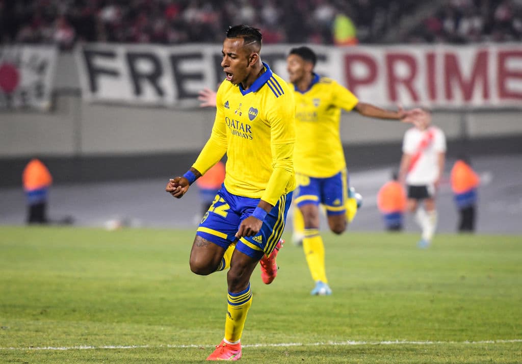 Con un gol del colombiano Sebastián Villa, Boca Juniors venció como visitante a River Plate y se quedó con el Superclásico del futbol argentino. 
<br>