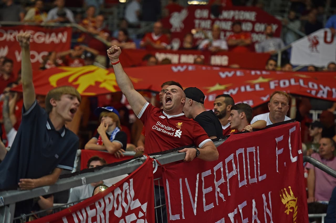 Y ni hablar de los ingleses que llegaron hasta territorio alemán para no dejar caminar solo a su equipo.