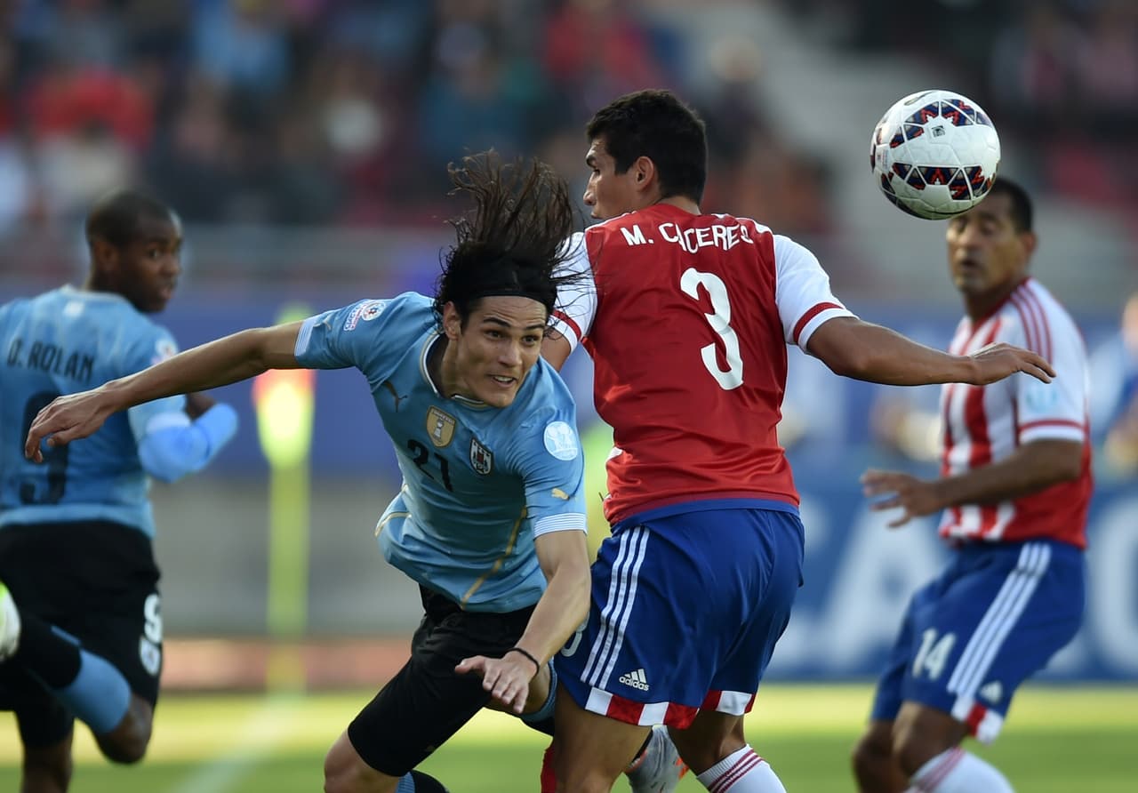 Cavani remata ante la marca de Cáceres. Uruguay lo intentó más.