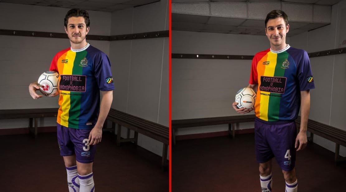 Se trató de un uniforme y una playera con la bandera de la comunidad LGBTI.