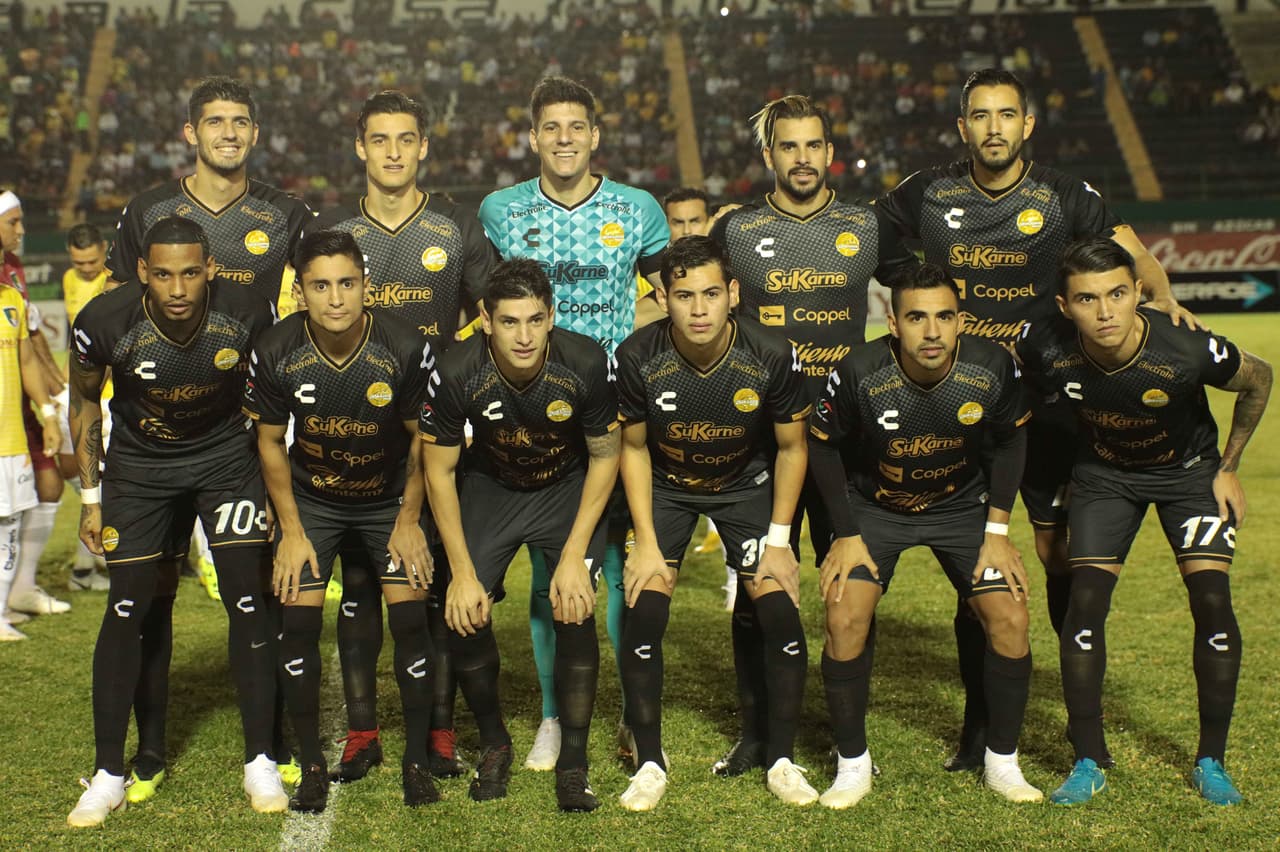 Diego Armando Maradona envió este cuadro para el inicio del encuentro.