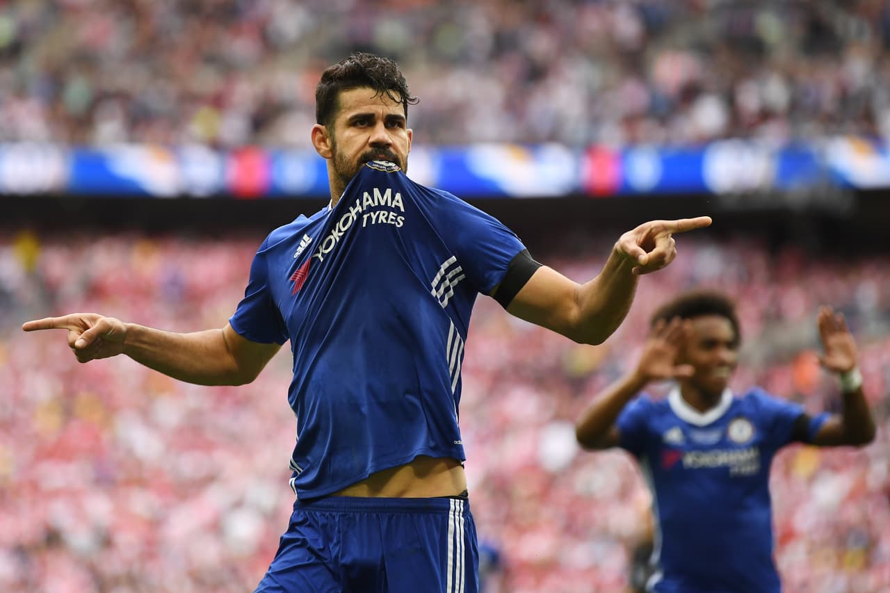 La salida de 
<b>Diego Costa </b>resultó un poco convulsionada en la temporada 2017/2018. Antonio Conte le comunicó que, a pesar de ser su goleador, no estaba en sus planes y el español se rebeló. No quiso entrenar y exigió que fuese traspasado al Atlético de Madrid. Por un castigo que debía cumplir el equipo solo pudo llegar en el invierno.