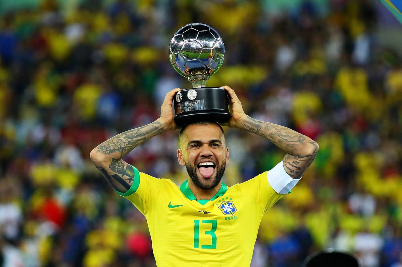 Dani Alves ya encontró 'trabajo'
