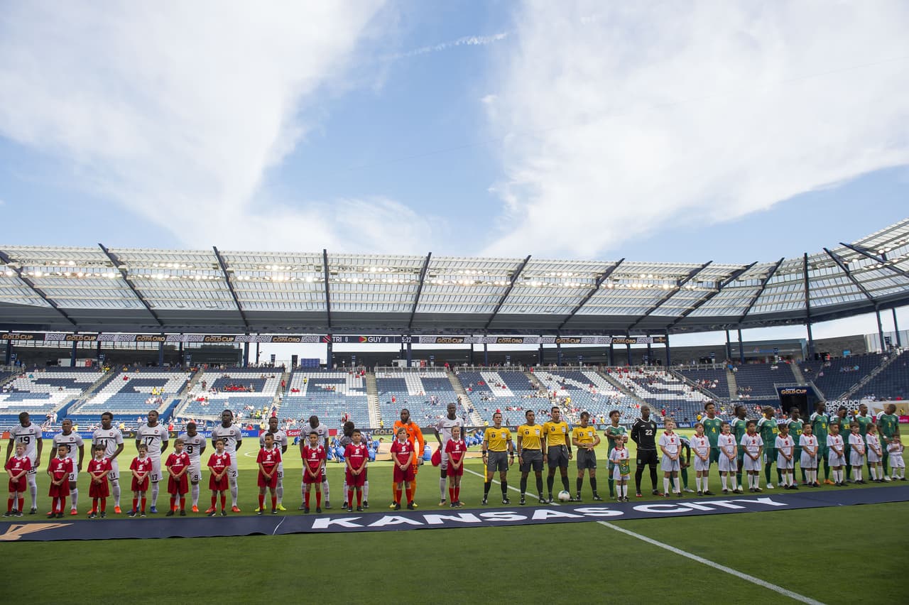 Así se veía el Childrens Mercy Park Stadium, durante la ceremonia protocolaria de los himnos nacionales.