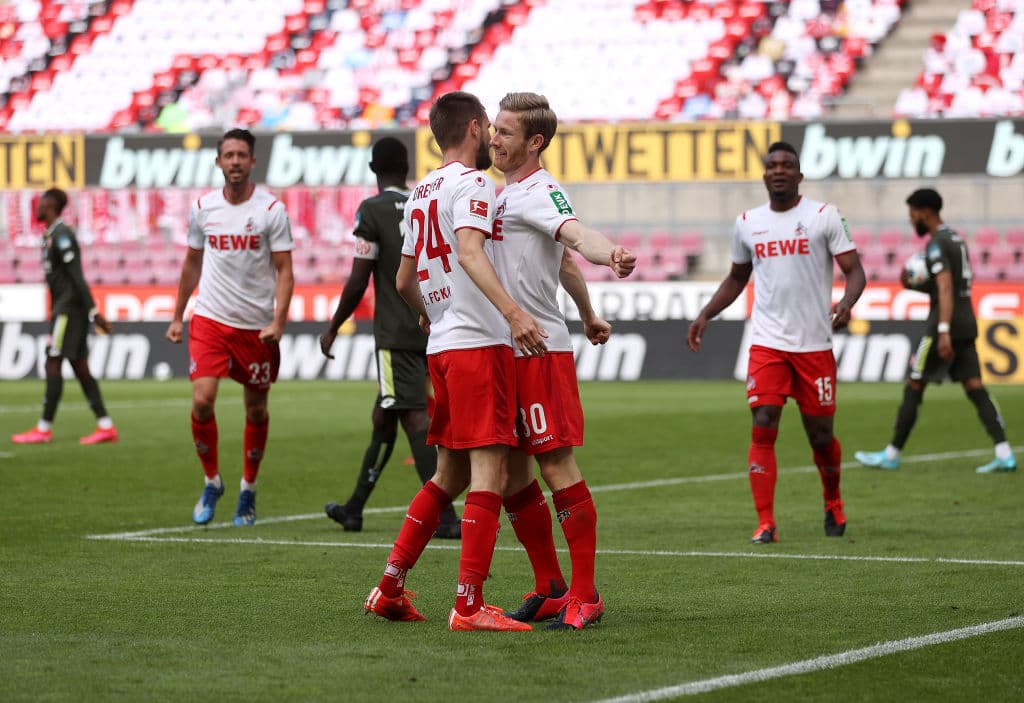 Florian Kainz y Dominick Drexler celebran un gol sin tocarse con las manos, sólo un choque de pecho.