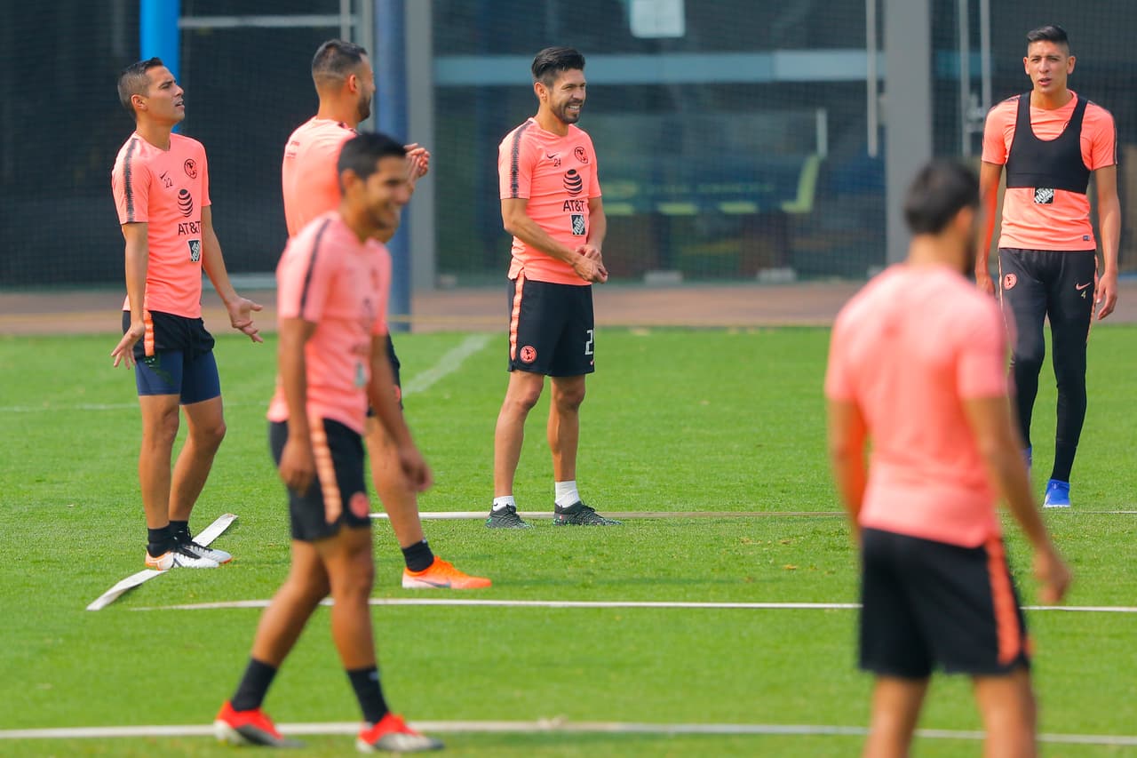 El entrenamiento de América en Coapa estuvo marcado por la tranquilidad del cupo en Liguilla pero por la exigencia de ganar contra Veracruz para mejorar lugares para los Cuartos de Final del Clausura 2019.