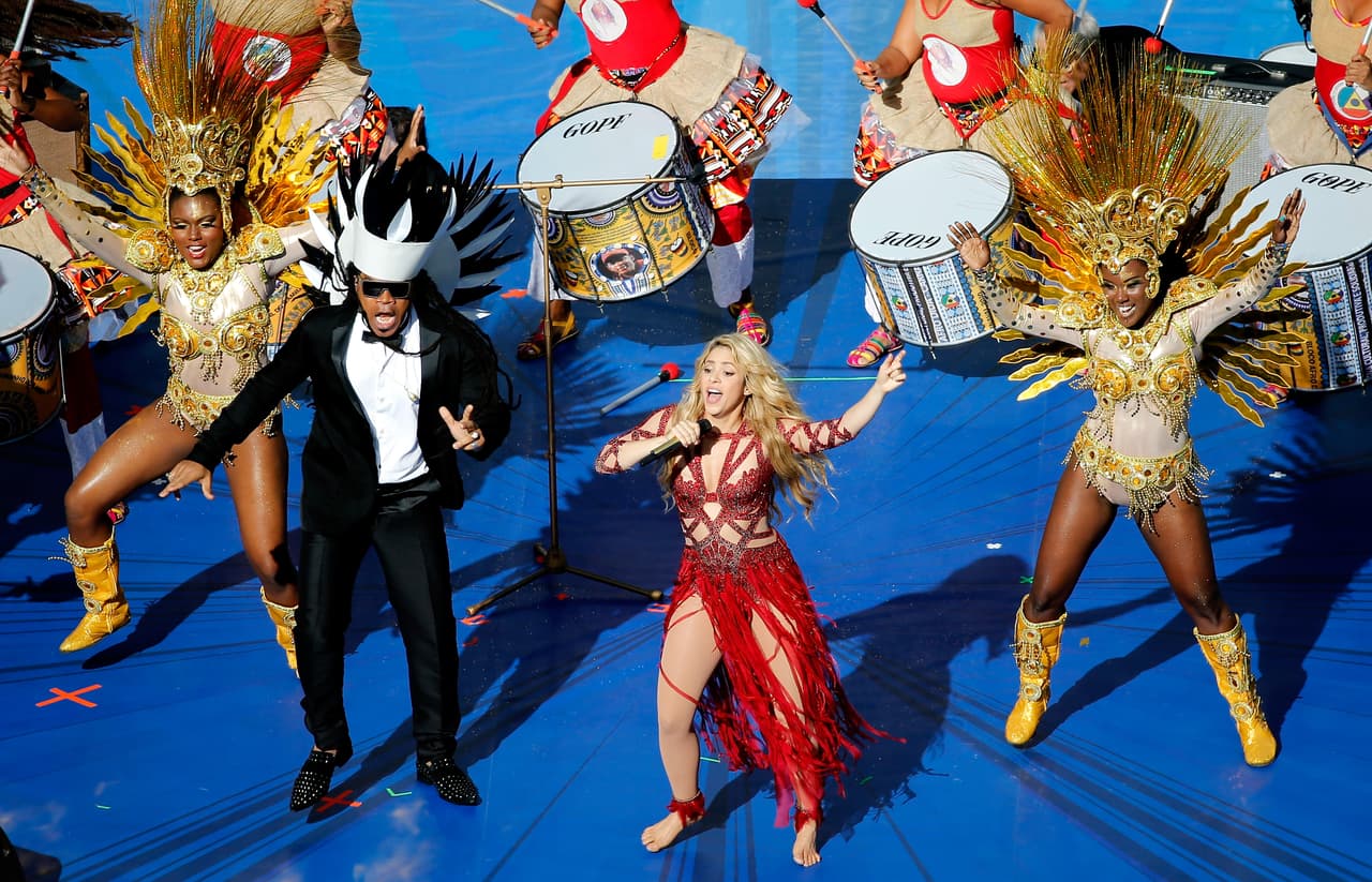 Sin embargo, Shakira tuvo a su cargo el cierre con una canción que se robó buena parte del protagonismo: 'La la la', que realizó junto al brasileño Carlinhos Brown.