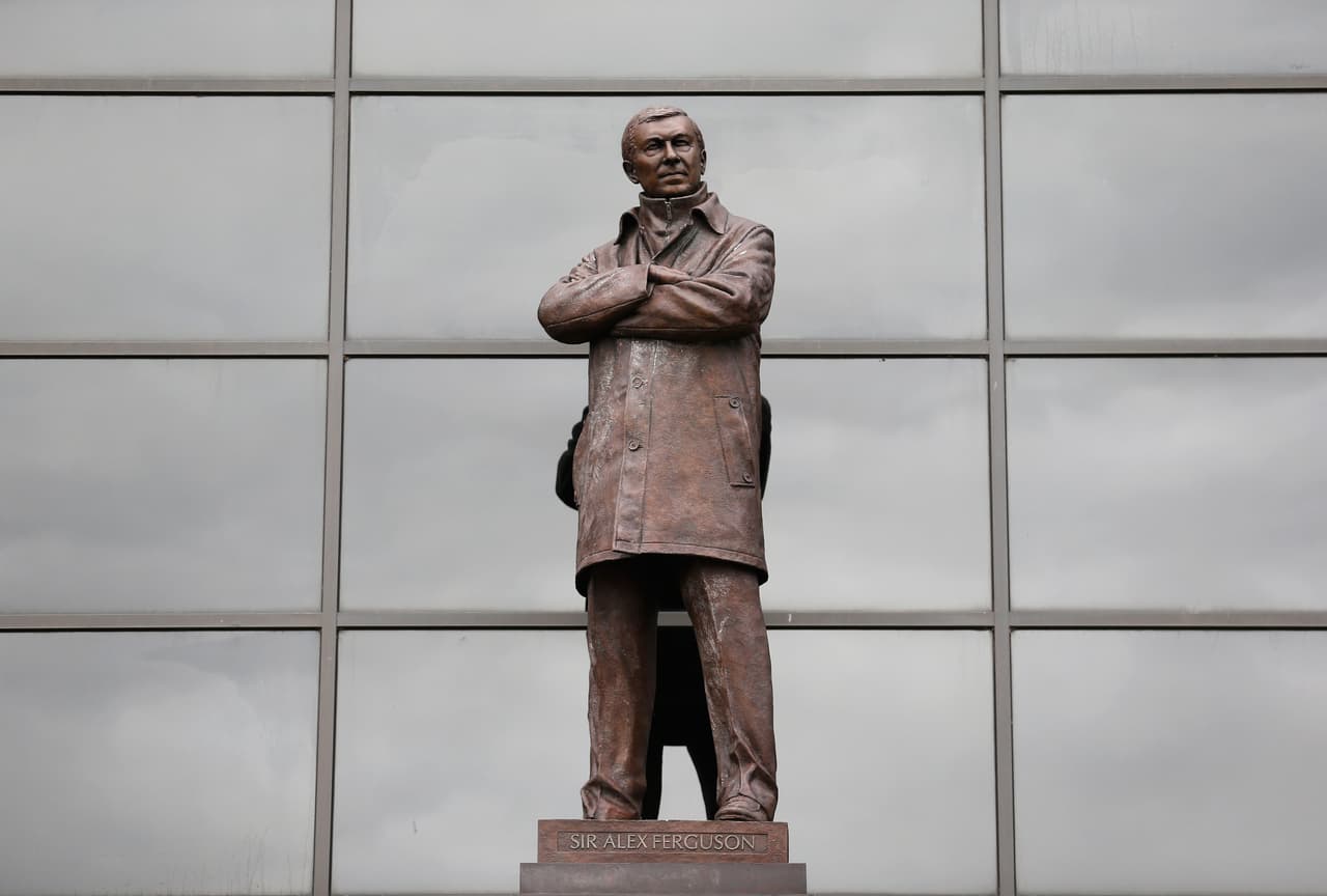 No podía faltar la estatua de la leyenda del Manchester United, Sir Alex Ferguson, ubicada en la explanada de Old Trafford en Manchester.