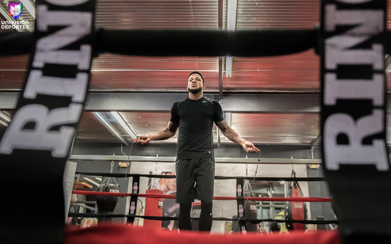 El cubano Sullivan Barrera retará al ruso Dmitry Bivol por la faja de los semicompletos de la Asociación Mundial de Boxeo (AMB) en el evento coestelar del tres de marzo en el Madison Square Garden. Los rusos Sergey Kovalev e Igor Mikhalkin protagonizarán la velada principal.