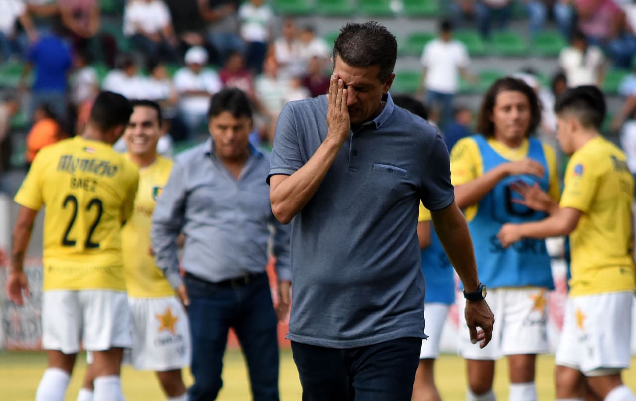 La expresión del argentino Ricardo Valiño director tecnico de Atlético Zacatepec tras la eliminación de su equipo.
