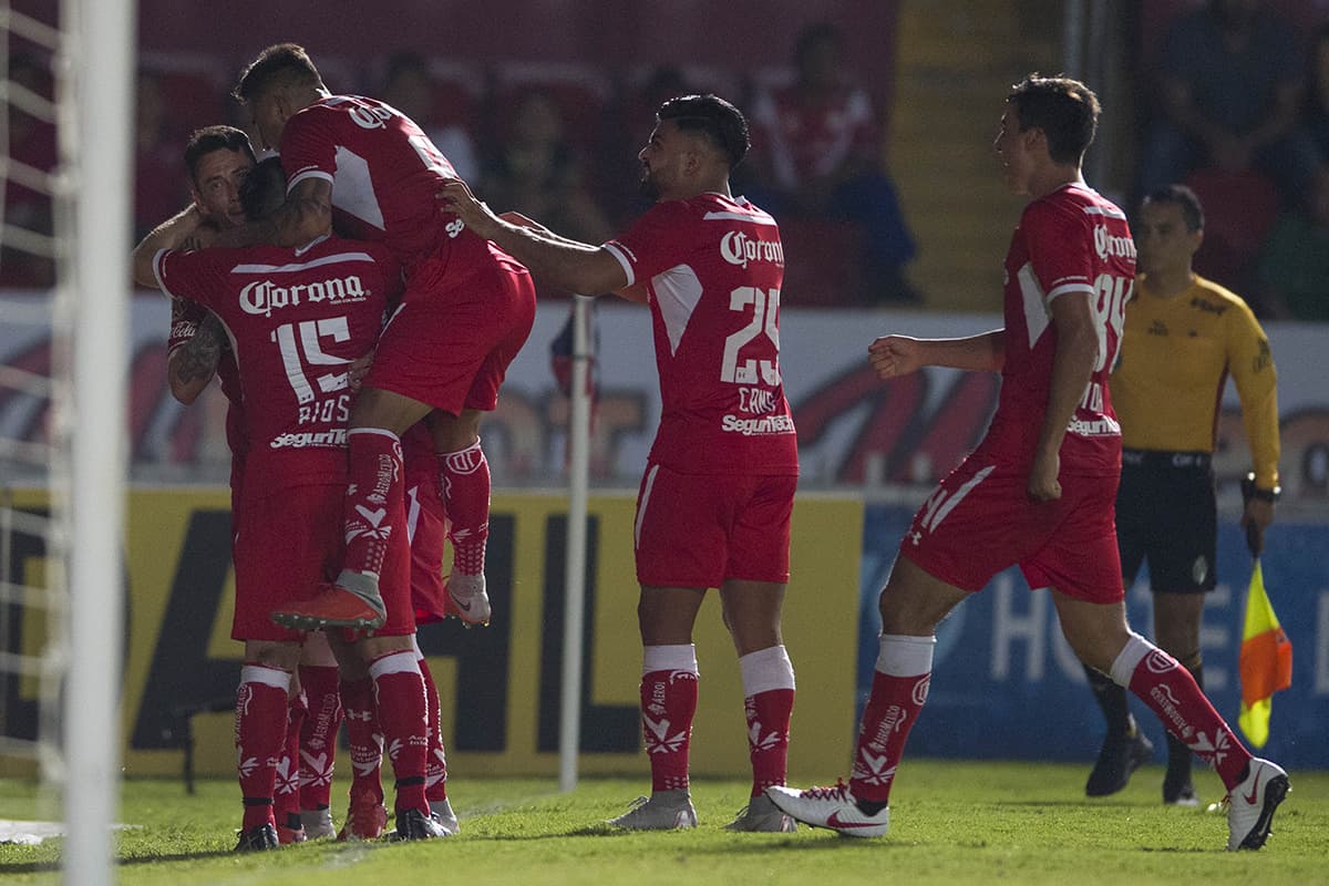 El Toluca superó 3-2 a Veracruz con un gol de tiro penal a tres minutos del final del juego, anotado por el argentino Rubens Sambueza, en la novena jornada del Apertura 2018.