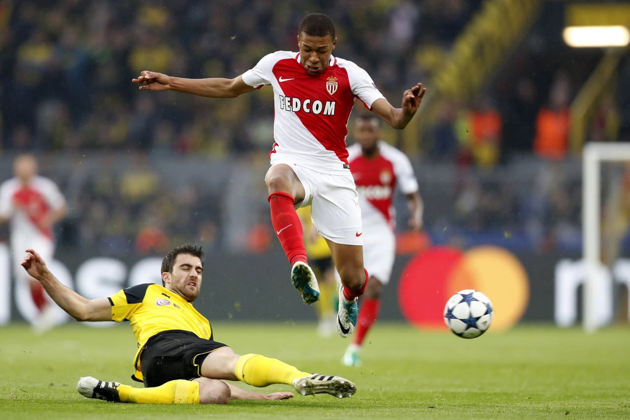 Kylian Mbappé volvió a dar un golpe encima de la mesa con un instante por el que muchos pagarán millones. Aunque abrió el marcador con un rebote, su tercer tanto, que cerró el marcador tras una cabalgada con un golpeo impresionante, fue para enmarcar.