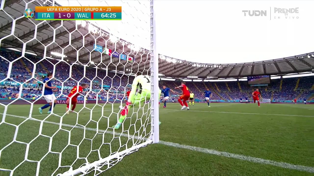 ¡TIRO ATAJADO! disparo por Andrea Belotti.