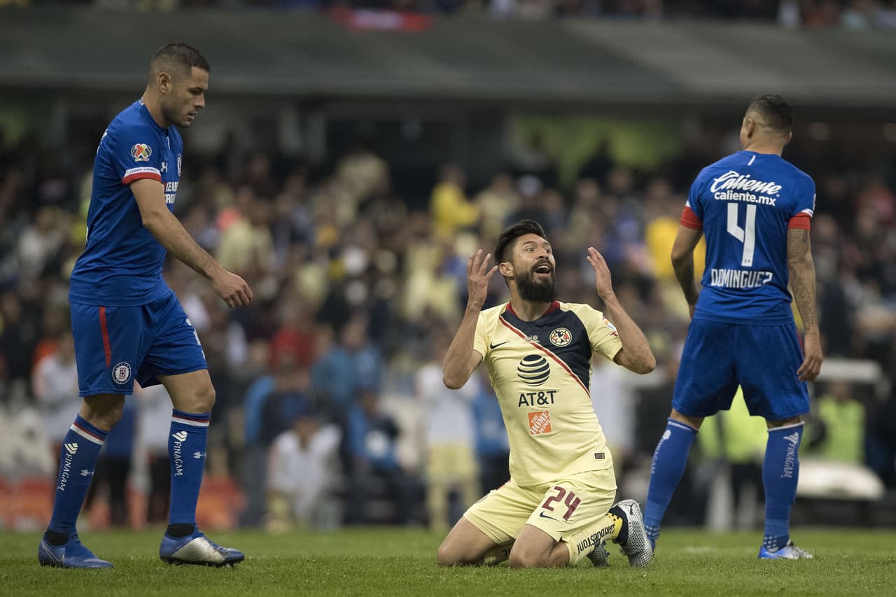 Oribe Peralta entró para reemplazarlo pero durante su participación en el partido no marcó mayor diferencia.