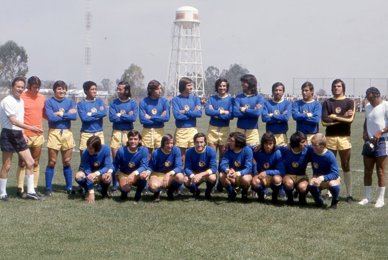 Iniciando los años 70’s, en la temporada de 1971 conquistaron su segundo título en la era profesional y en esta temporada lucieron un uniforme en tonalidad azul con el escudo al centro del pecho, algo novedoso para lo que mostraban regularmente.