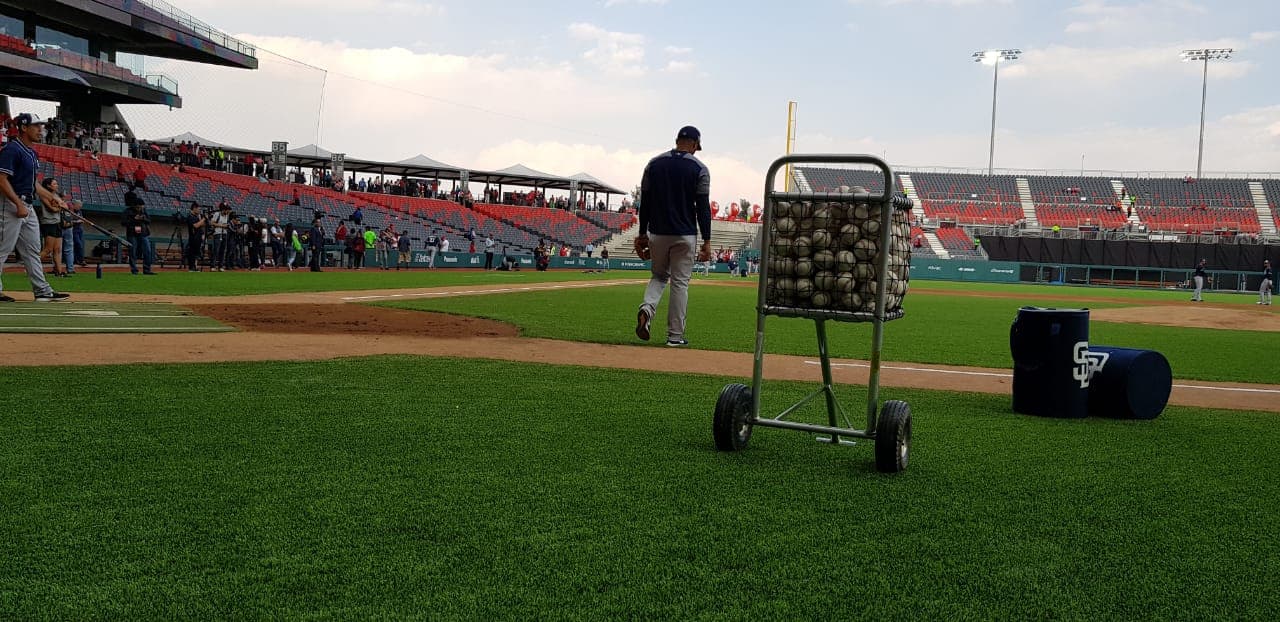Así luce a nivel de campo el Estadio Alfredo Harp Helú, nueva casa de los Diablos Rojos del México que es inaugurada este sábado.