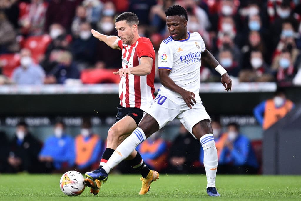 karim Benzema se echa el equipo al honbro y su doblete en los primero 10 minutos de partido le dan los puntos al Madrid luego de vencer 1-2 al Athletic de Bilabo.