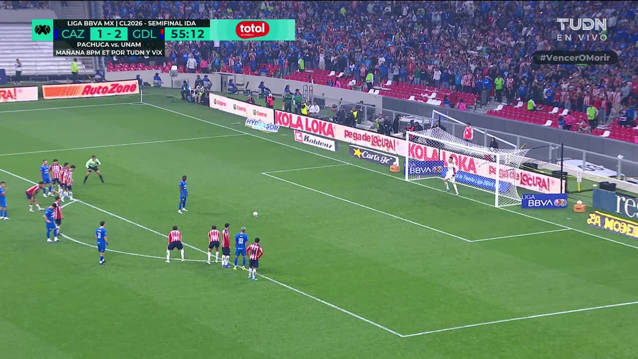 ¡GOL!  anota para Cruz Azul. Christian Ebere