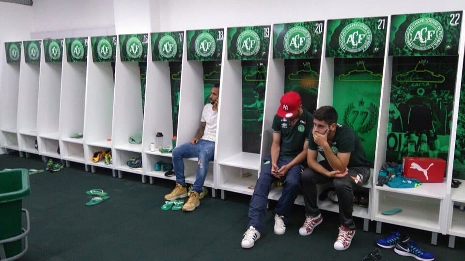 Jugadores del Chapecoense que no fueron convocados para jugar la final ante Nacional lamentan el accidente en el vestuario del equipo.