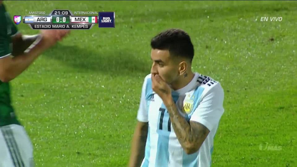 Tiro desviado de Ángel Correa