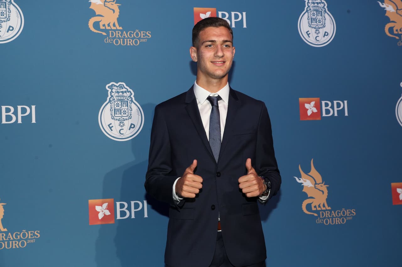 <b>Diogo Dalot -</b> el portugués se unió al equipo de 'Mou' en este verano desde el F.C. Porto. El club inglés pagó 22 millones de euros.