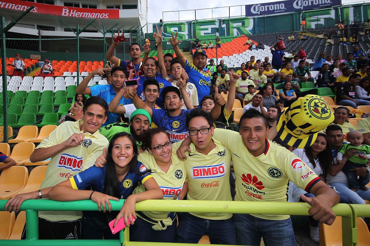 El colorido de la afición en la Jornada 11